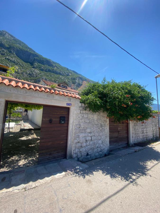 Mansarda Apartment Kotor Luaran gambar